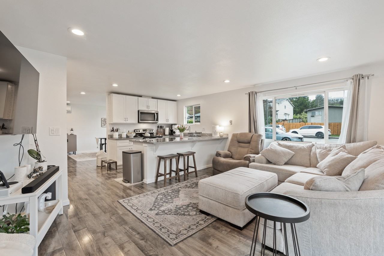 4817 N Vassault St #1 - Photo 4 of 20