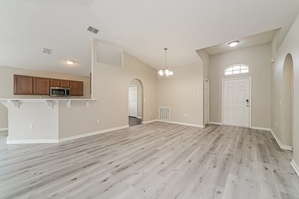 433 Hammerstone Ave - Photo 4 of 16