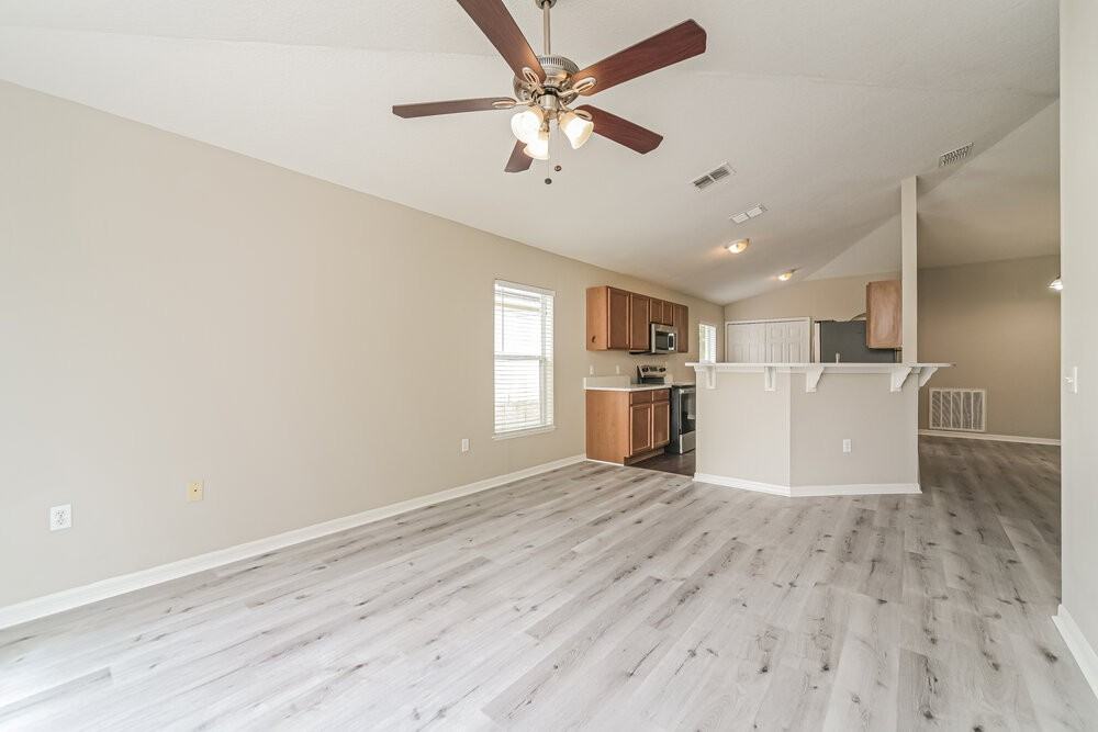 433 Hammerstone Ave - Photo 6 of 16