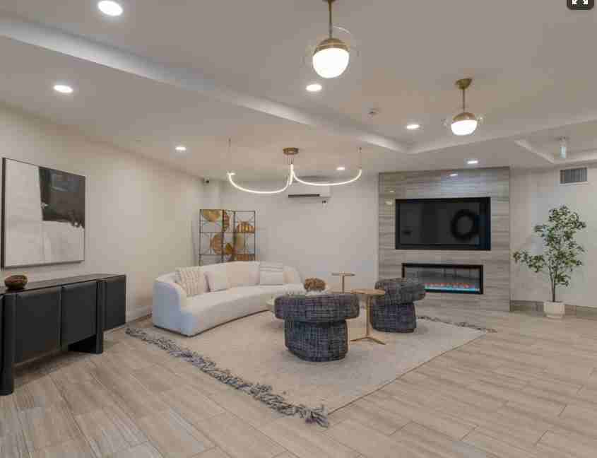 1540 Venetian Blvd #204 - Photo 4 of 20