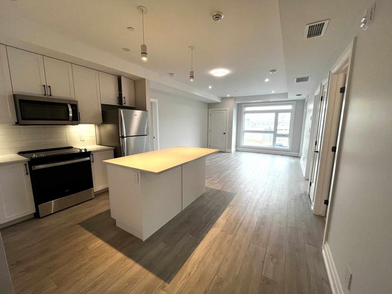 1540 Venetian Blvd #204 - Photo 7 of 20