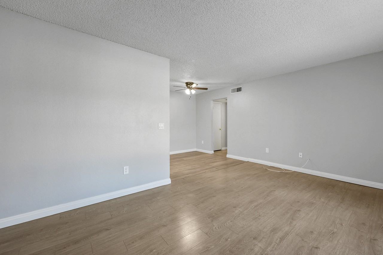 2910 Canyon Crest Dr #10-16