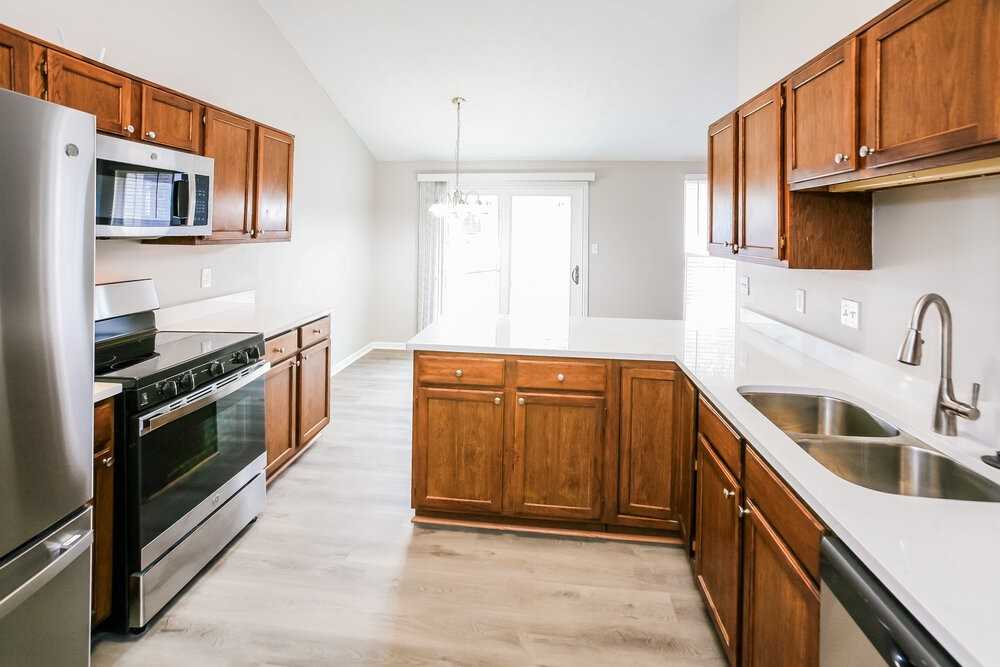 8291 Ontario Ln - Photo 7 of 16