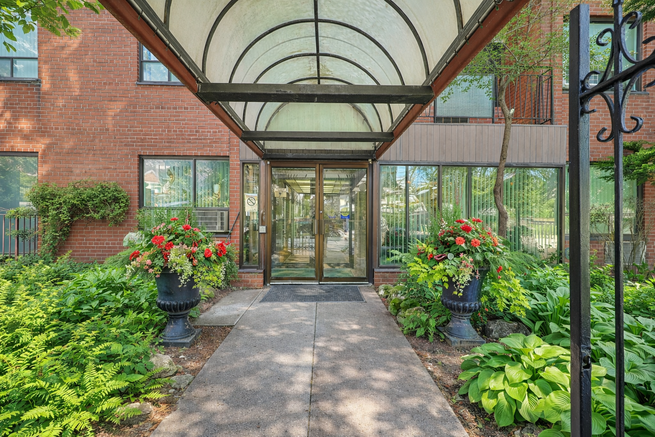 Iron Gate Manor - Photo 4 of 50