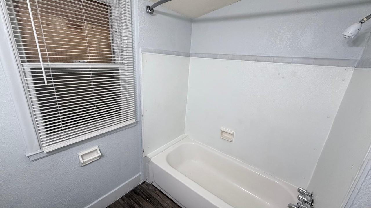 18703 Waltham St #1 - Photo 5 of 22