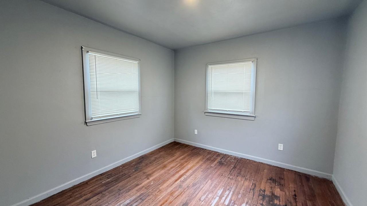 12007 Lakepointe St #1 - Photo 7 of 10