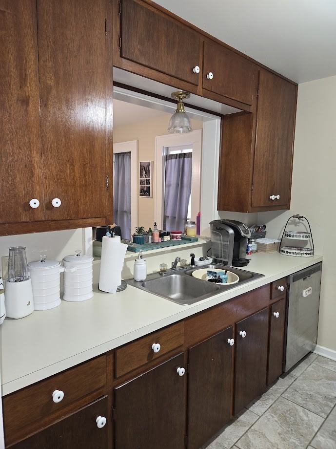 316 E 7th St #1 - Photo 4 of 9