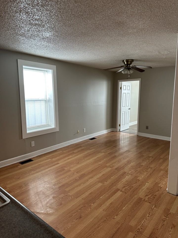 207 19th St #D - Photo 2 of 7