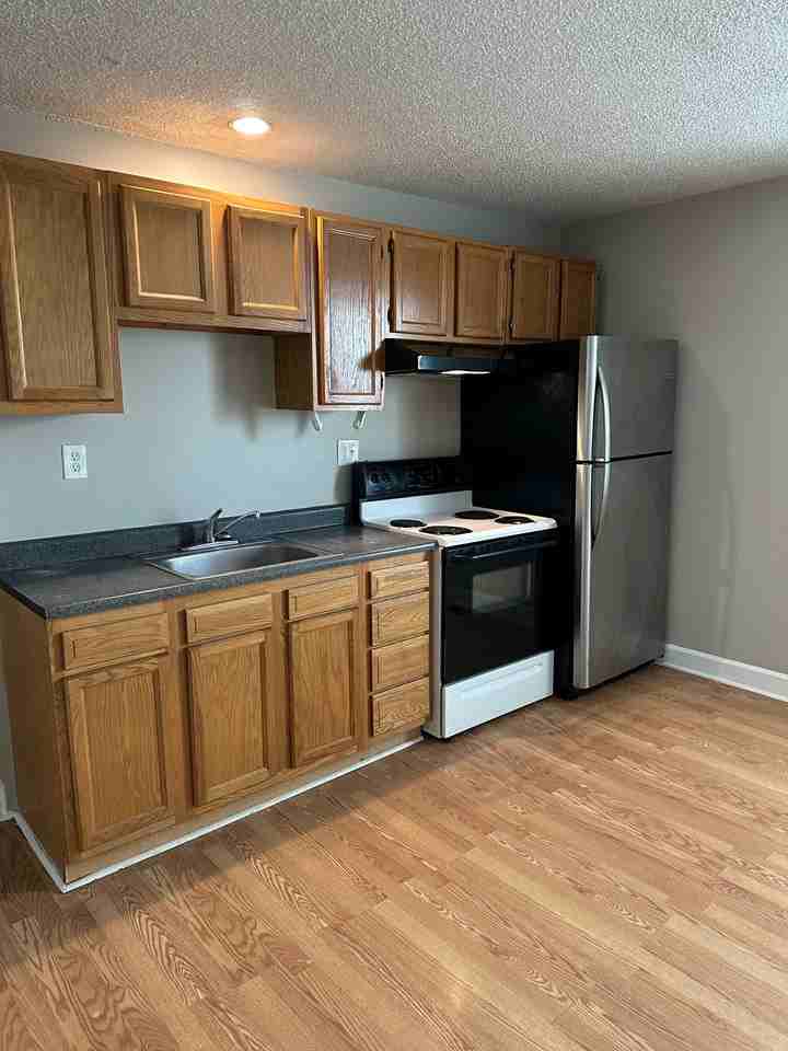 207 19th St #D - Photo 3 of 7