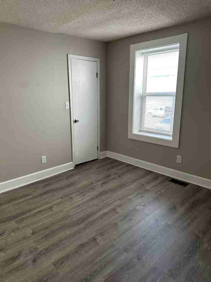 207 19th St #D - Photo 5 of 7