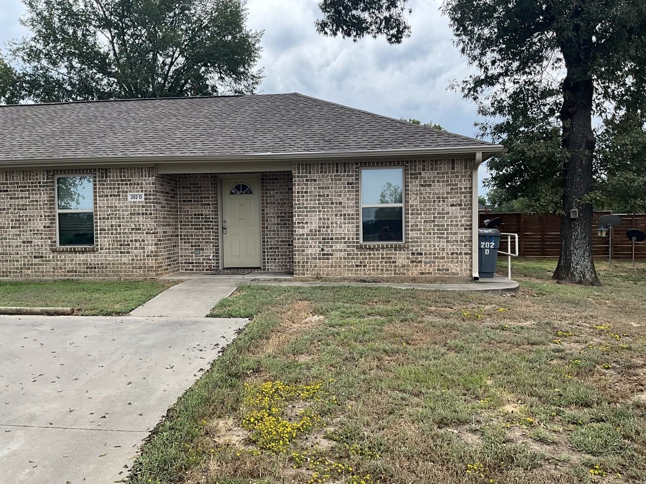 202 Chestnut Dr #C - Photo 2 of 6