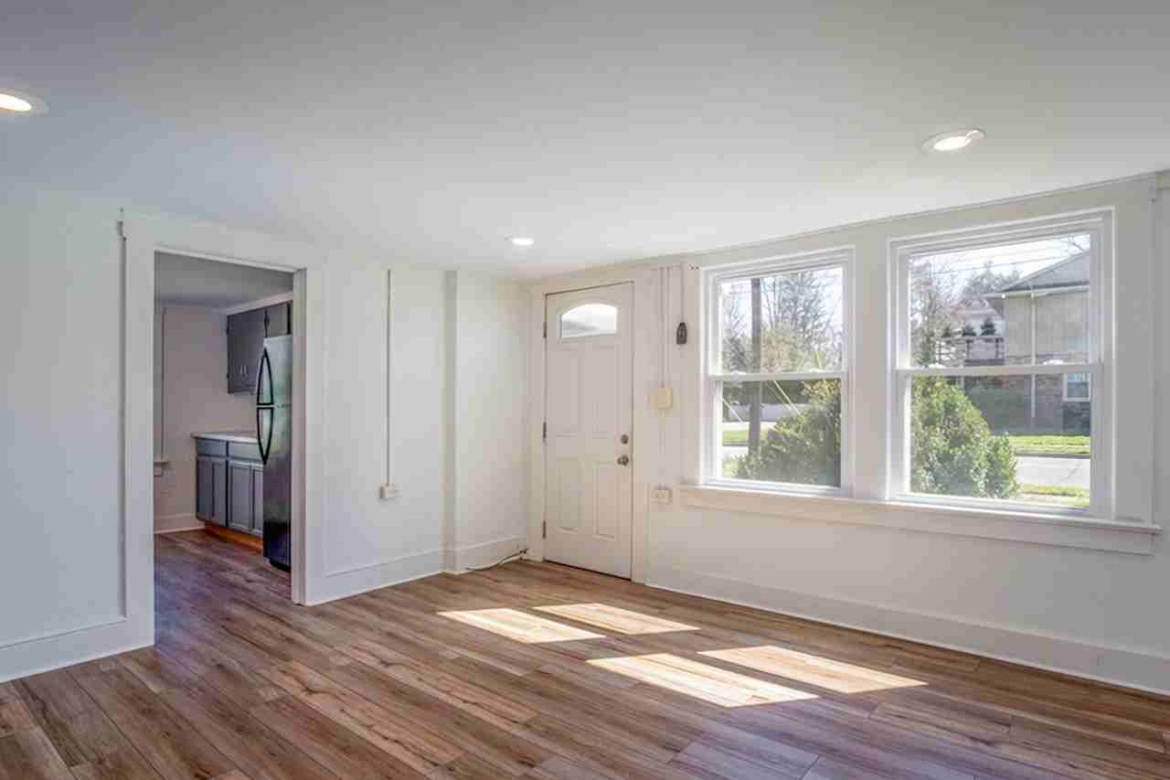 445 S Broad St #B - Photo 3 of 12