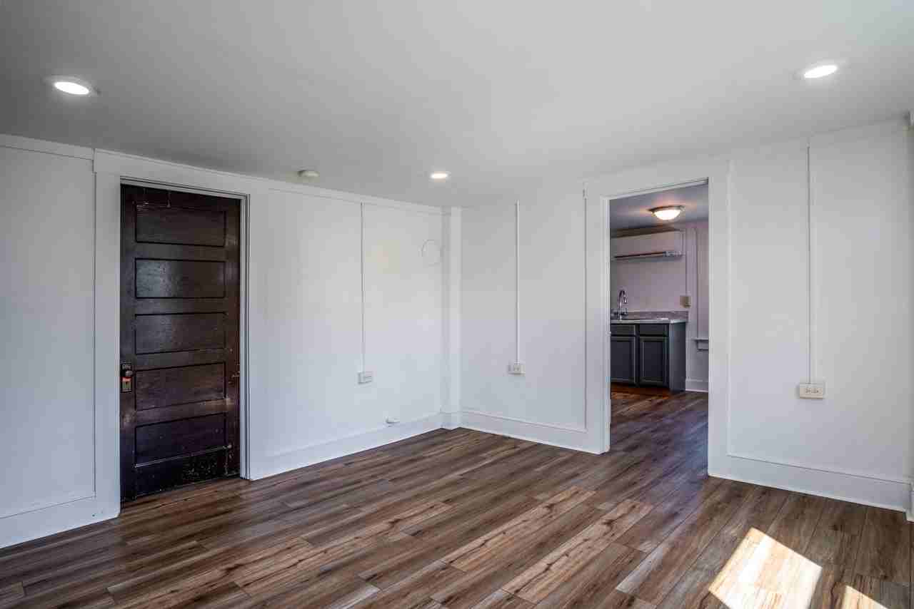 445 S Broad St #B - Photo 4 of 12