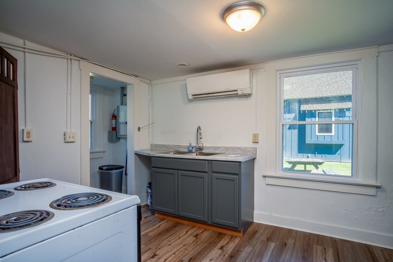 445 S Broad St #B - Photo 5 of 12