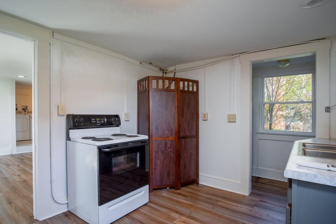 445 S Broad St #B - Photo 6 of 12