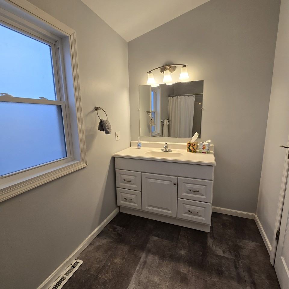 241 Short St #1 - Photo 5 of 19