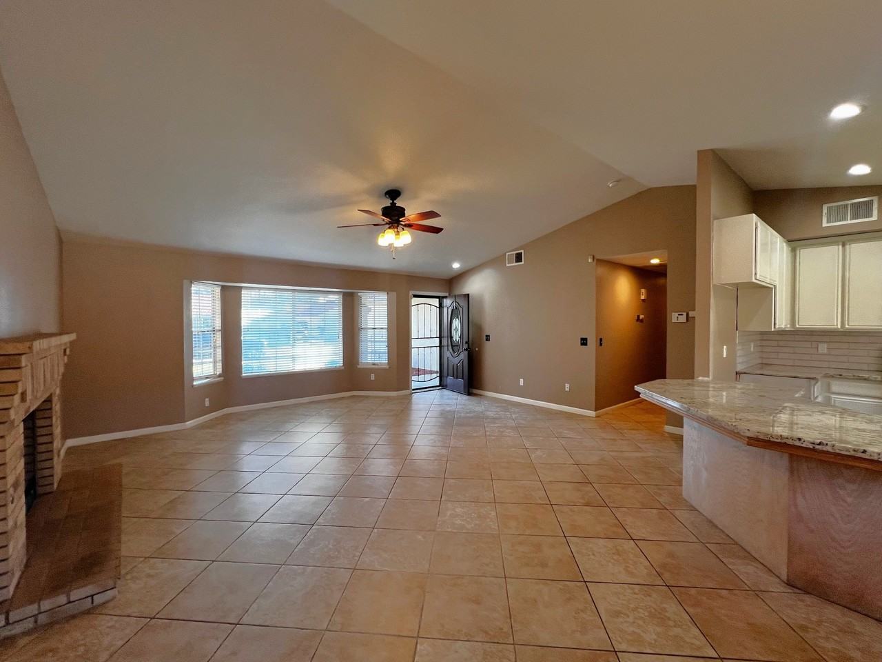 516 Sun Rose Ave #1 - Photo 5 of 22