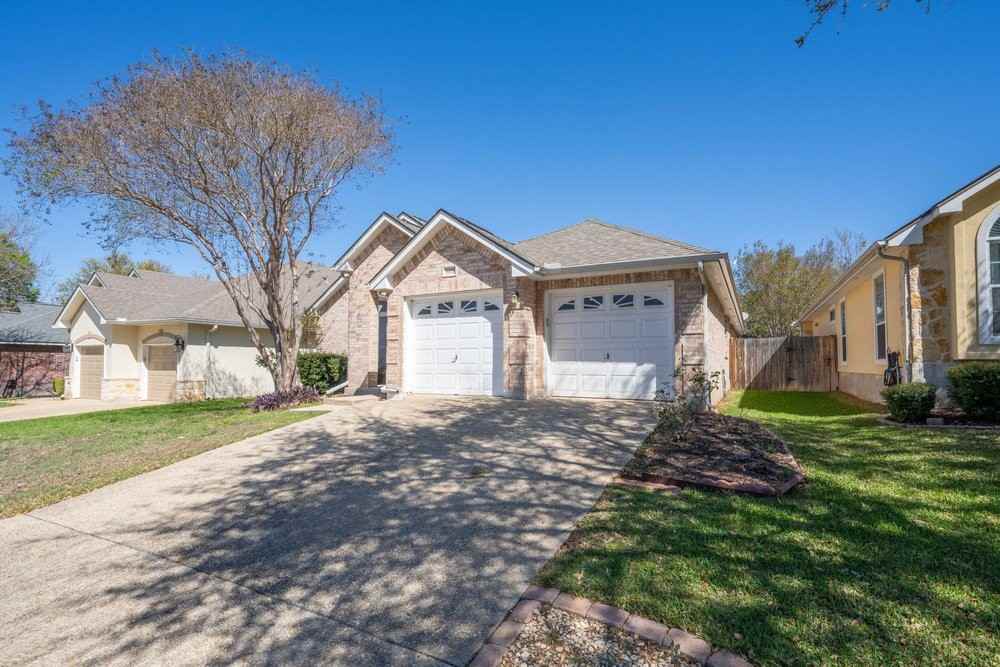 1435 Bluff Frst #1 - Photo 2 of 29