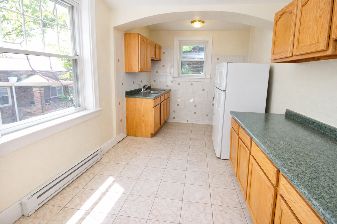 5620 HOBART STREETAPT 12 #12 - Photo 3 of 7