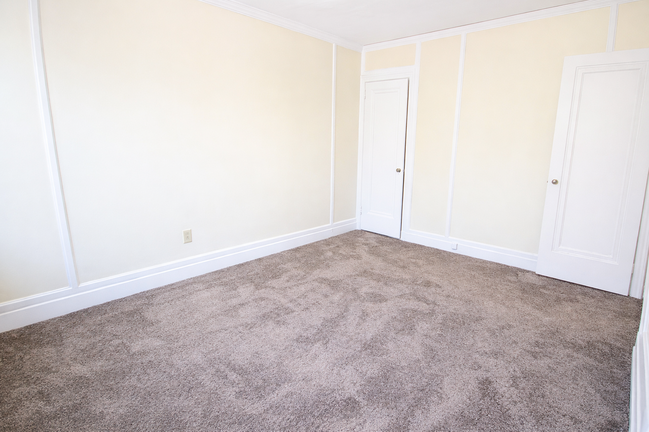 5620 HOBART STREETAPT 12 #12 - Photo 4 of 7