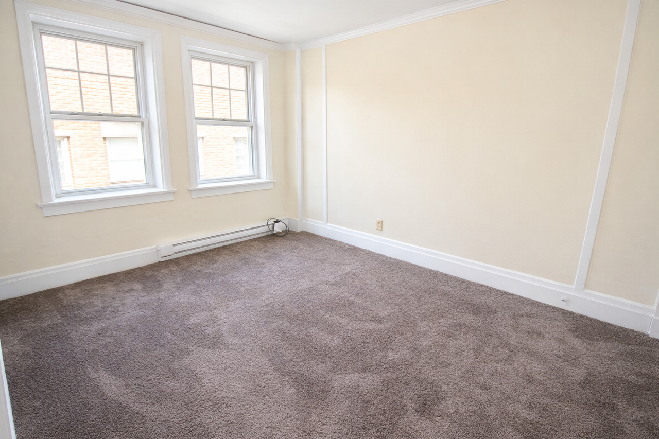 5620 HOBART STREETAPT 12 #12 - Photo 5 of 7