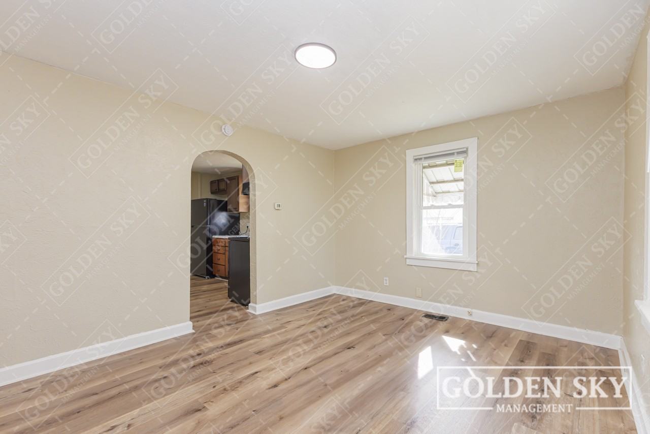 2904 S Pershing Dr #1 - Photo 3 of 10