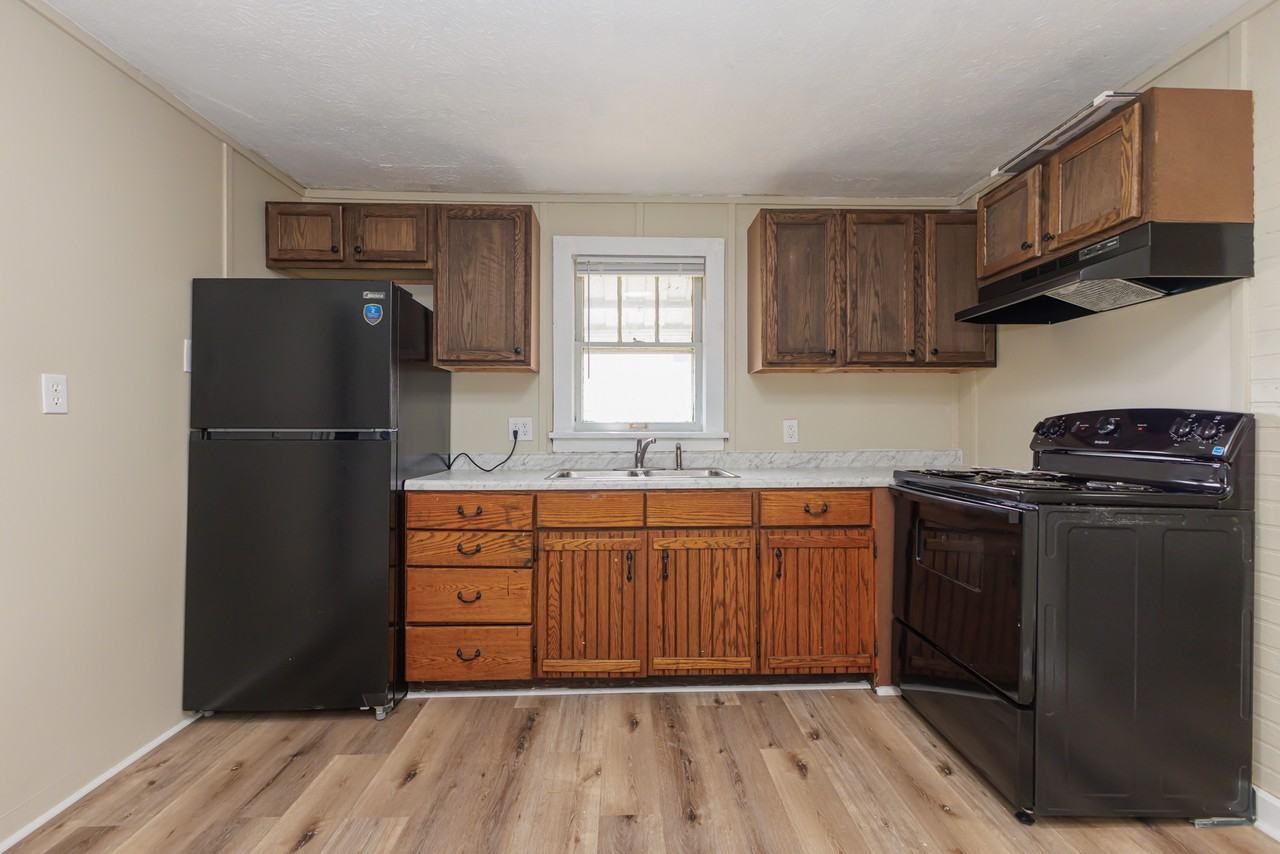2904 S Pershing Dr #1 - Photo 4 of 10