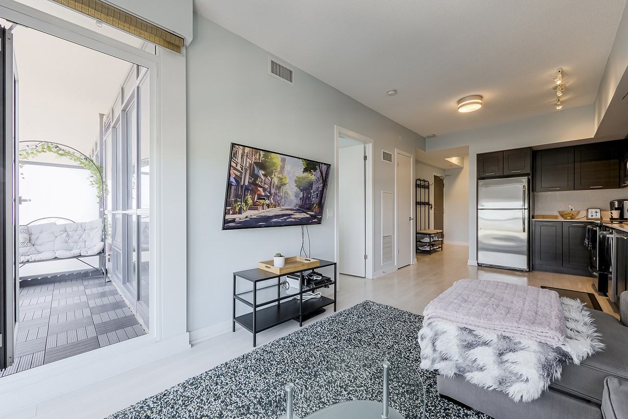 2212 Condominium #1010 - Photo 5 of 14