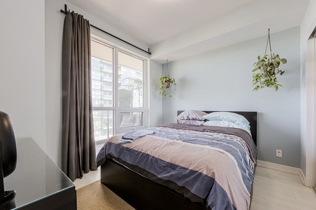 2212 Condominium #1010 - Photo 7 of 14