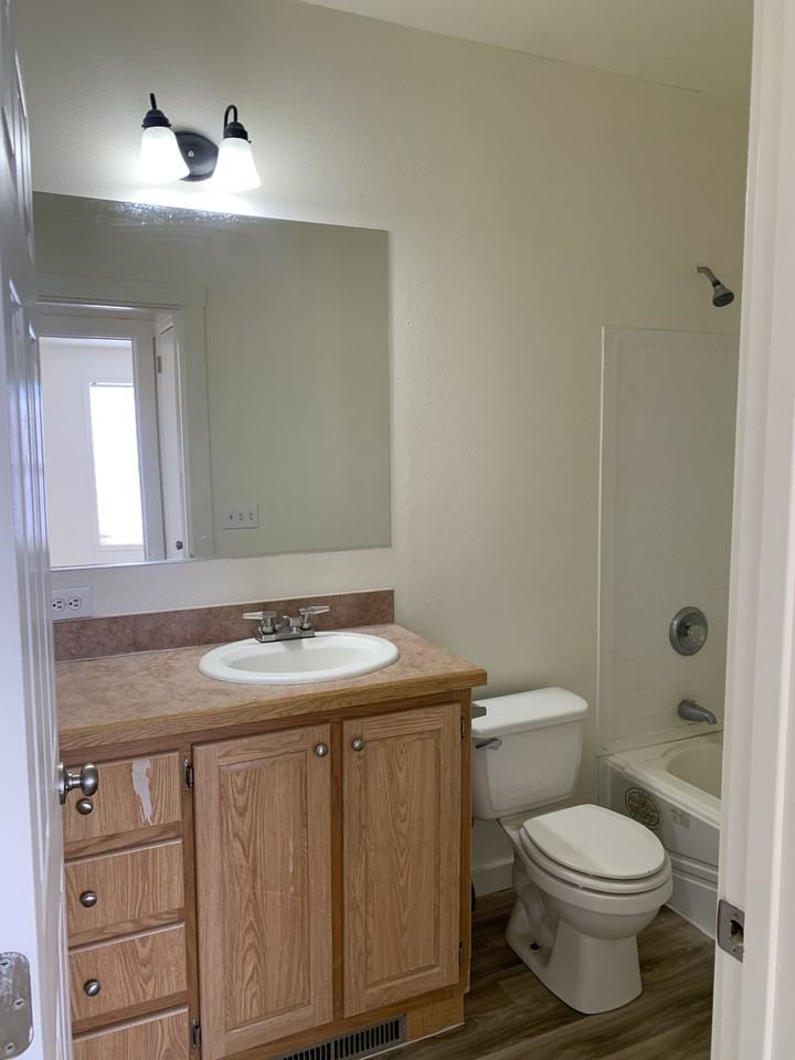 379 N Lincoln St #8 - Photo 4 of 6