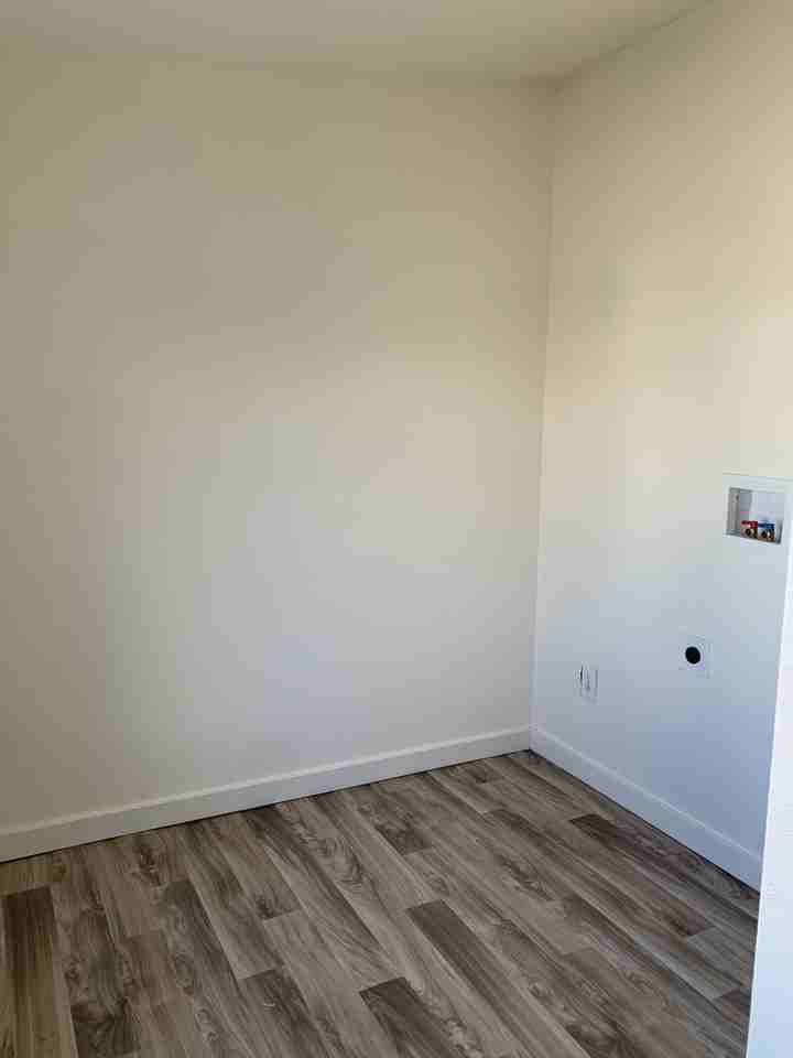 379 N Lincoln St #8 - Photo 6 of 6