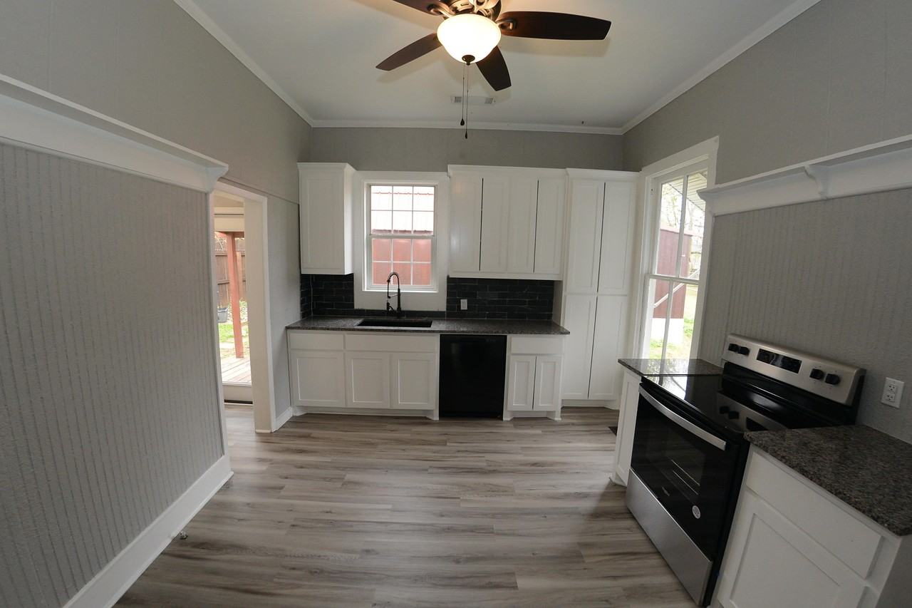 412 W Day St #1 - Photo 7 of 10