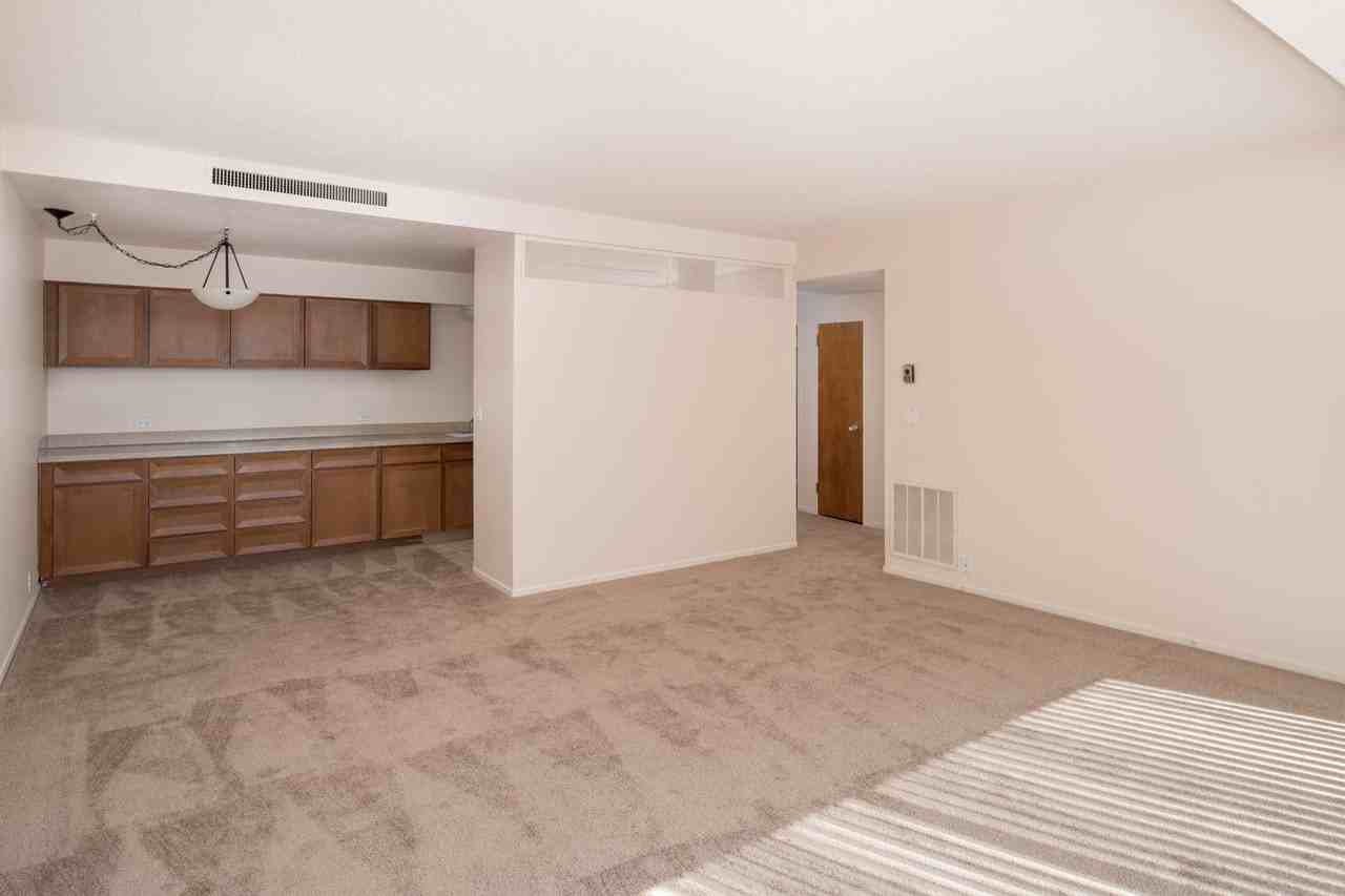 Hollywood Towne House - Photo 4 of 50