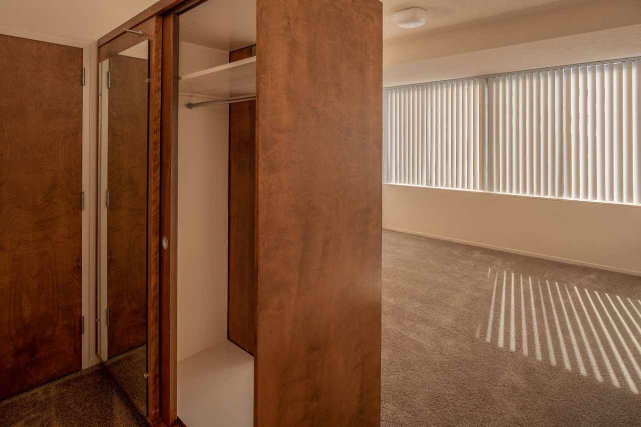 Hollywood Towne House - Photo 3 of 50