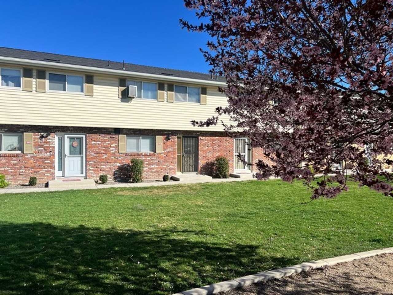 208 Reno Rental Finders - 208 Smithridge Park, Reno, NV 89502 - Photo 2 of 15