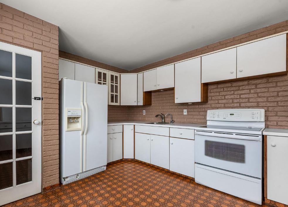 92 Flamingo Cres #1 - Photo 4 of 16