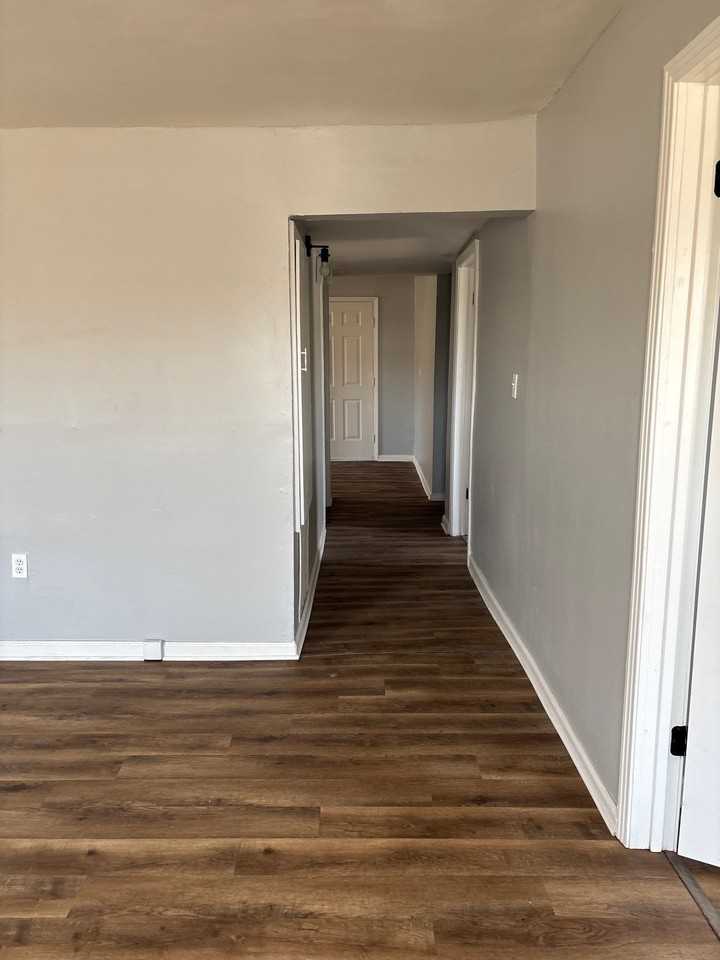 131 E Jefferson St #1 - Photo 3 of 14