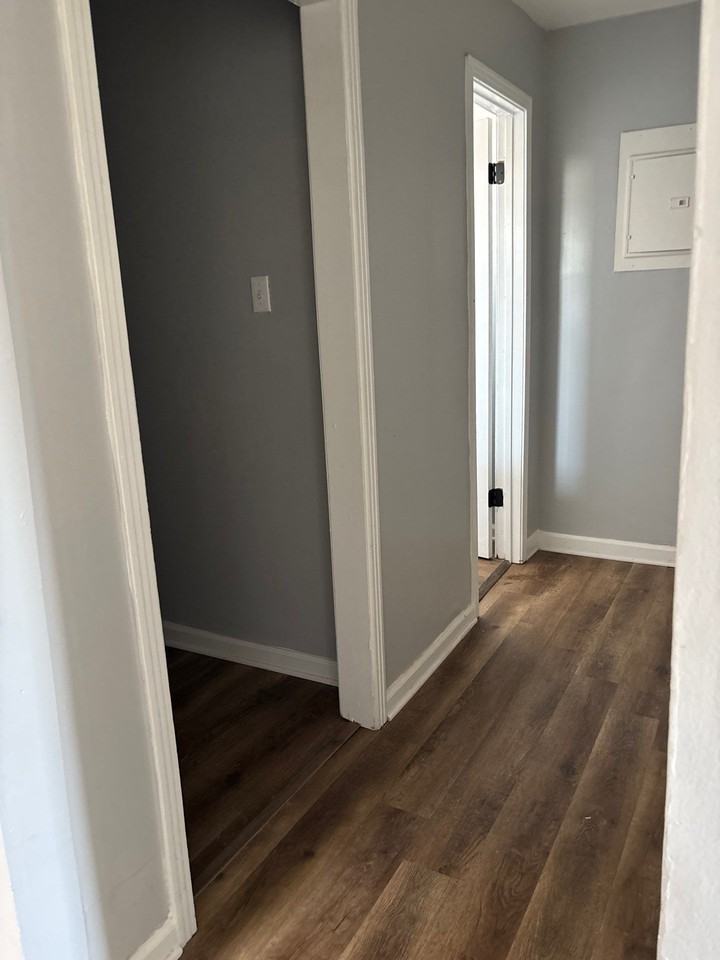 131 E Jefferson St #1 - Photo 6 of 14