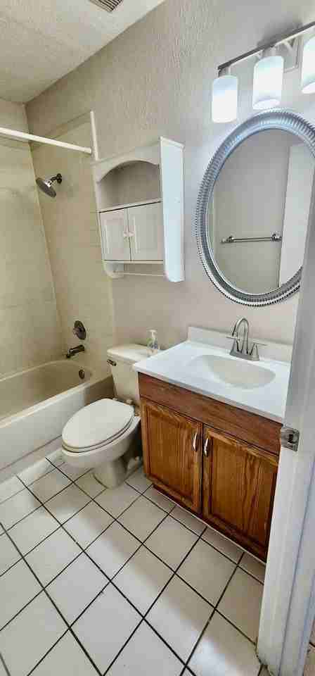 1208 Northlake Dr #1 - Photo 3 of 9