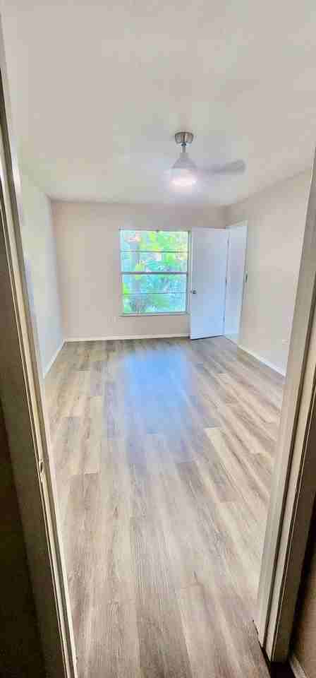 1208 Northlake Dr #1 - Photo 4 of 9