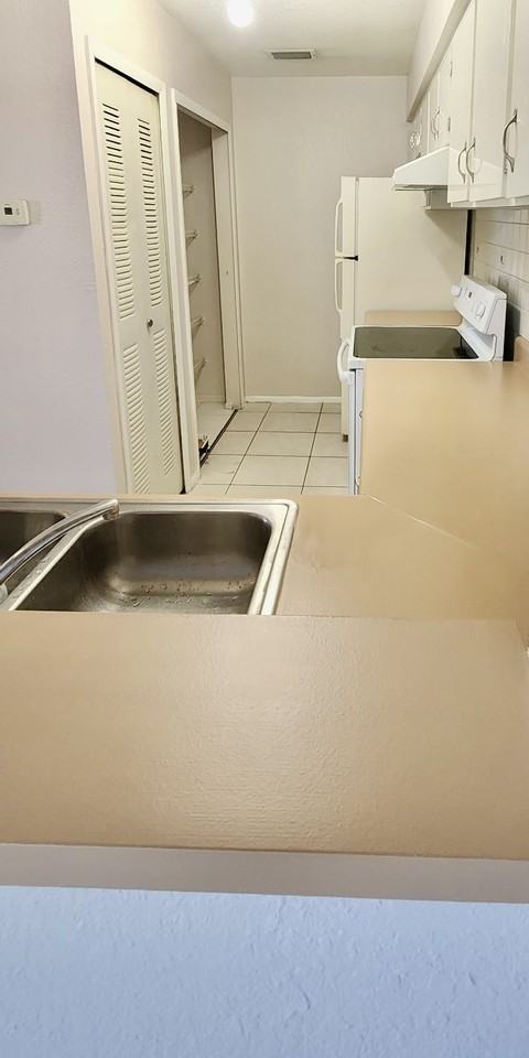 1208 Northlake Dr #1 - Photo 5 of 9