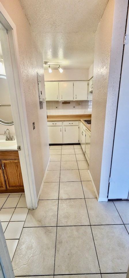 1208 Northlake Dr #1 - Photo 6 of 9