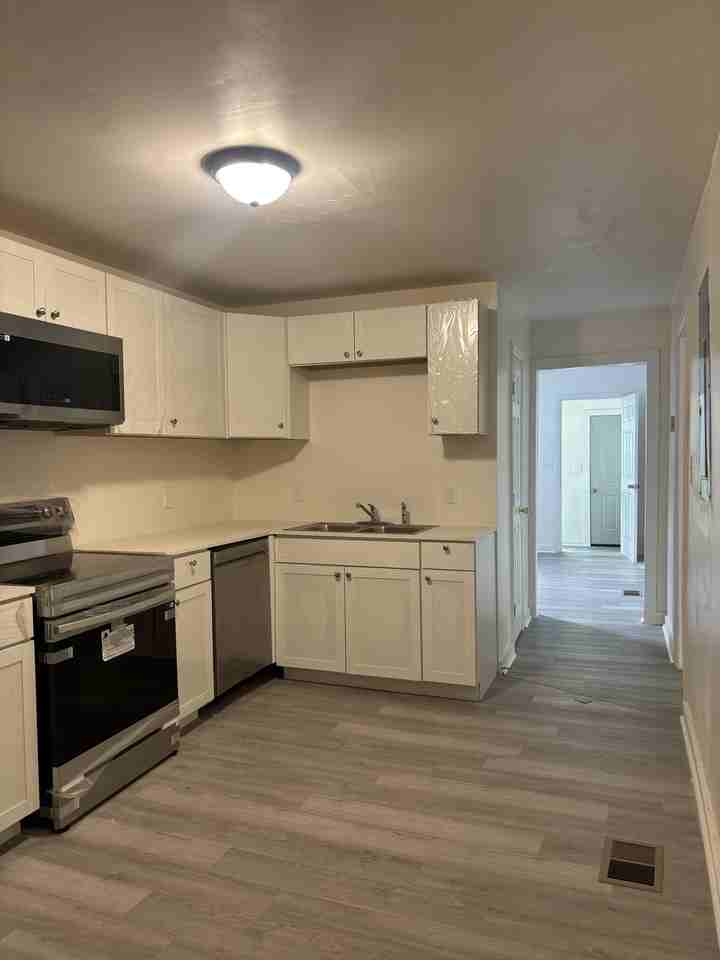 1997 W 20th St #1 - Photo 4 of 24