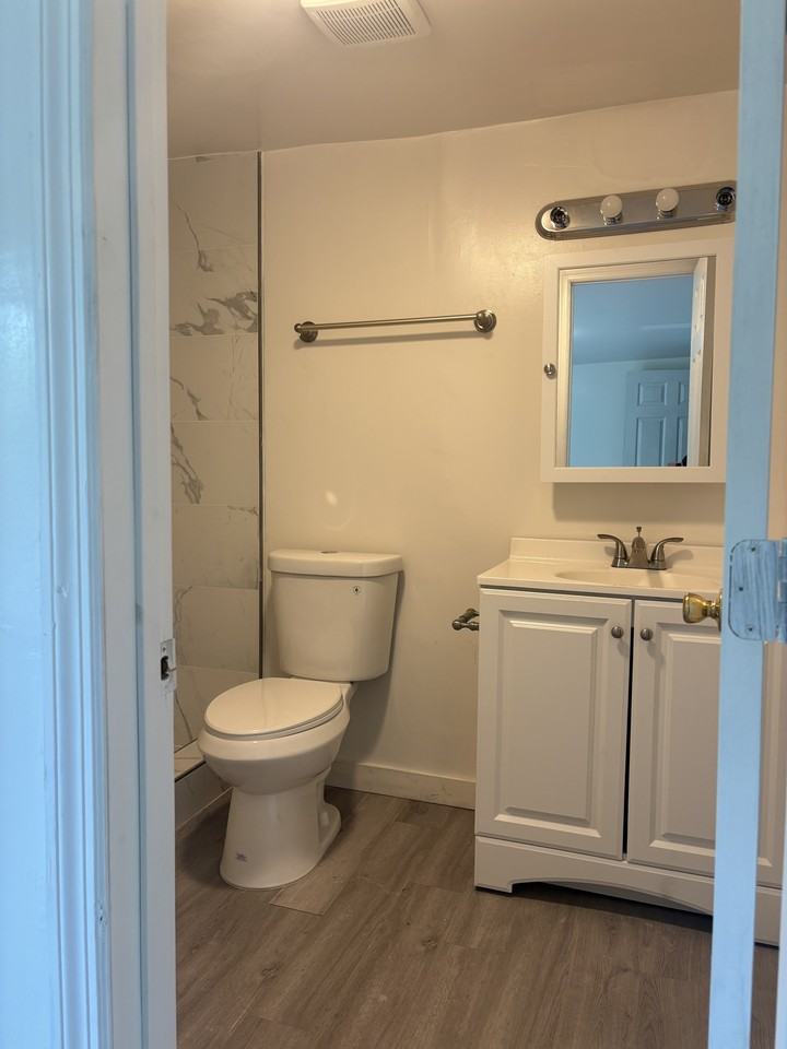 1997 W 20th St #1 - Photo 6 of 24