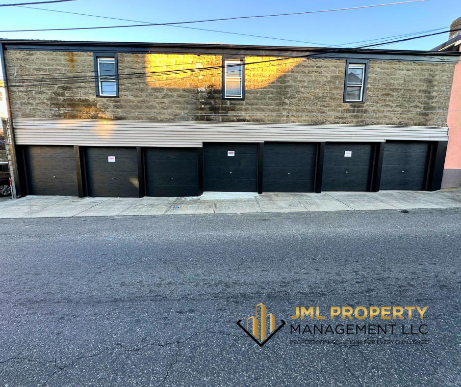 321 Union St. Garage Washtington St. - Photo 2 of 4