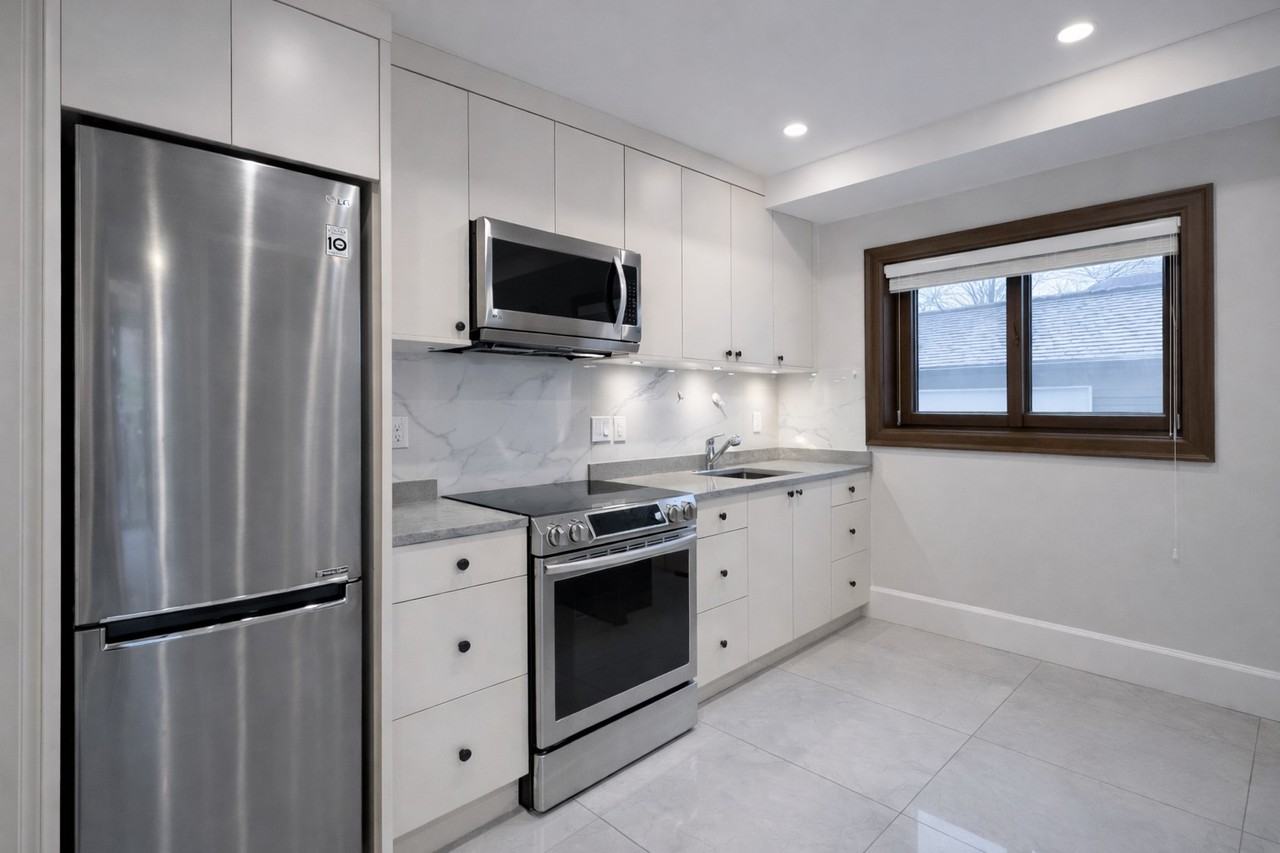 5228 Highbury St #1 - Photo 3 of 9