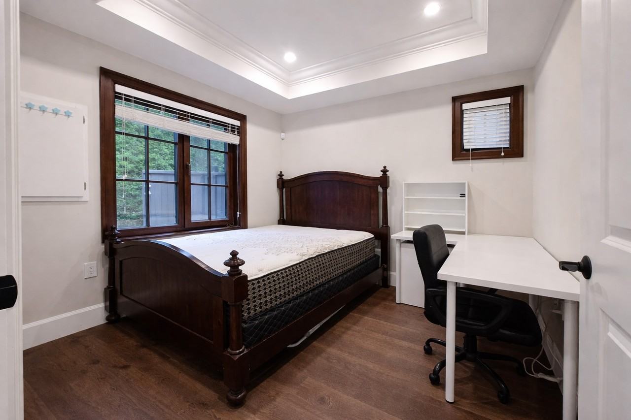 5228 Highbury St #1 - Photo 5 of 9