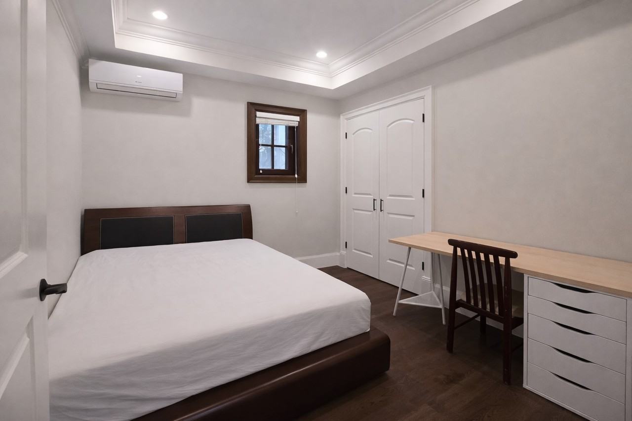 5228 Highbury St #1 - Photo 7 of 9