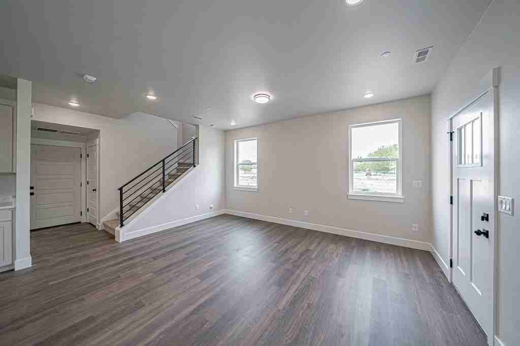 Huntshire Avenue - 2966 #2966 - Photo 6 of 38