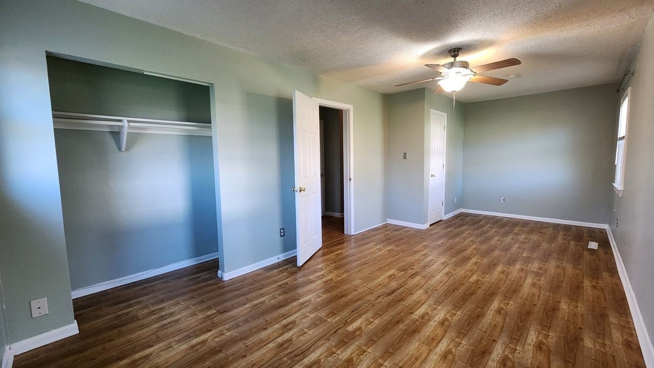 924 Carriage Hill Rd #1 - Photo 4 of 8